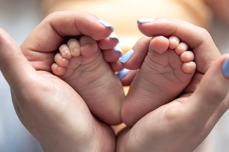 Petit pieds de bébé en forme de coeur