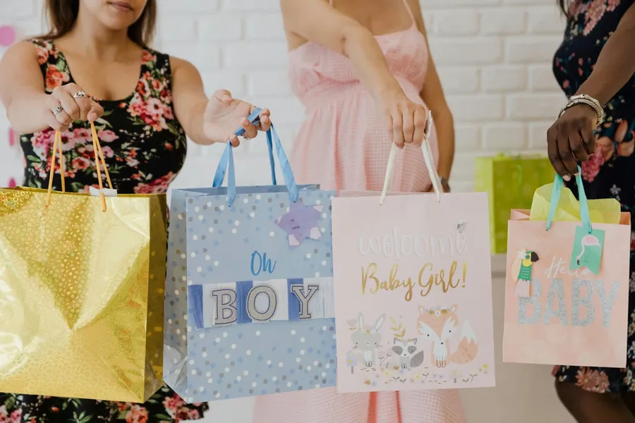 des cadeaux offerts à une baby shower